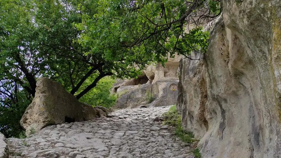 Чуфут-Кале-Пещерный город