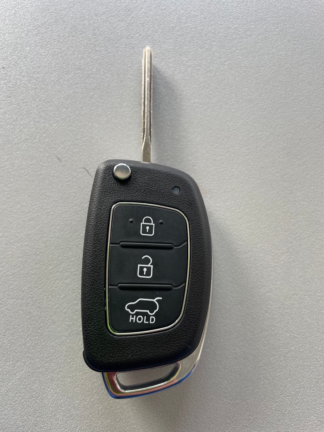 Изготовление ключей для авто с чипом и пультом управления центральным замком.