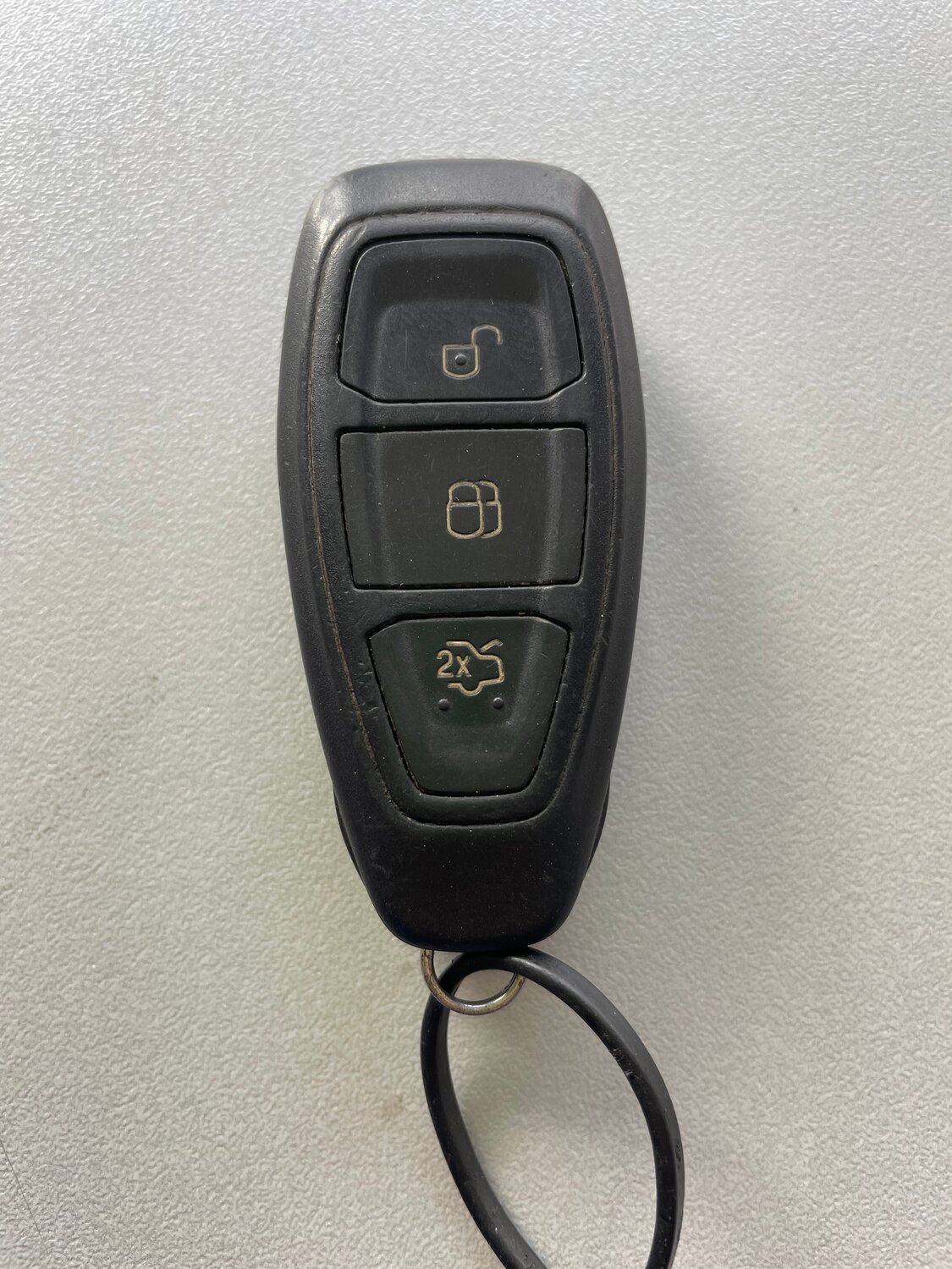 Изготовление ключей для авто с чипом и пультом управления центральным замком.