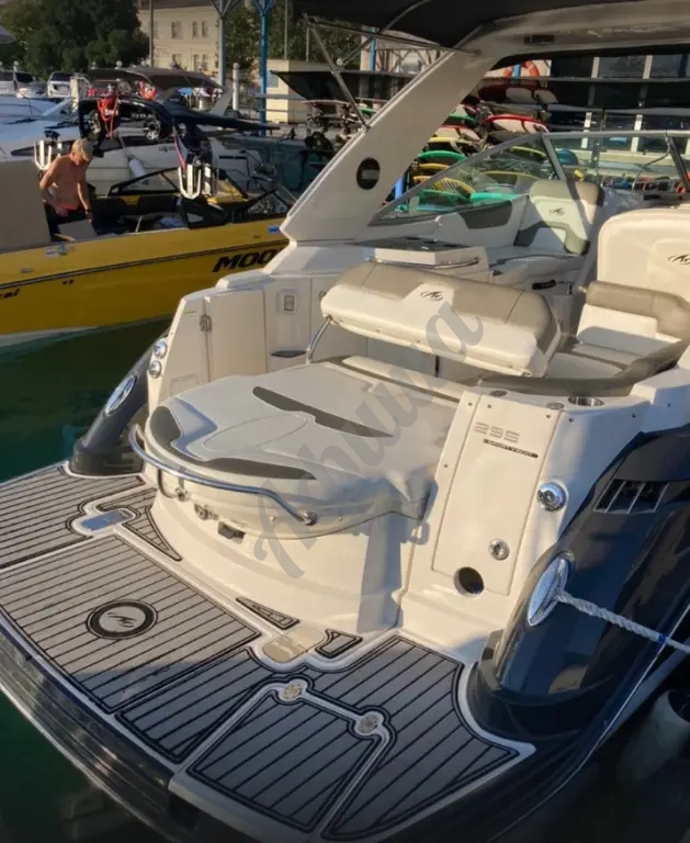 Аренда Яхты Балаклава. Monterey 295 Sport Yacht.