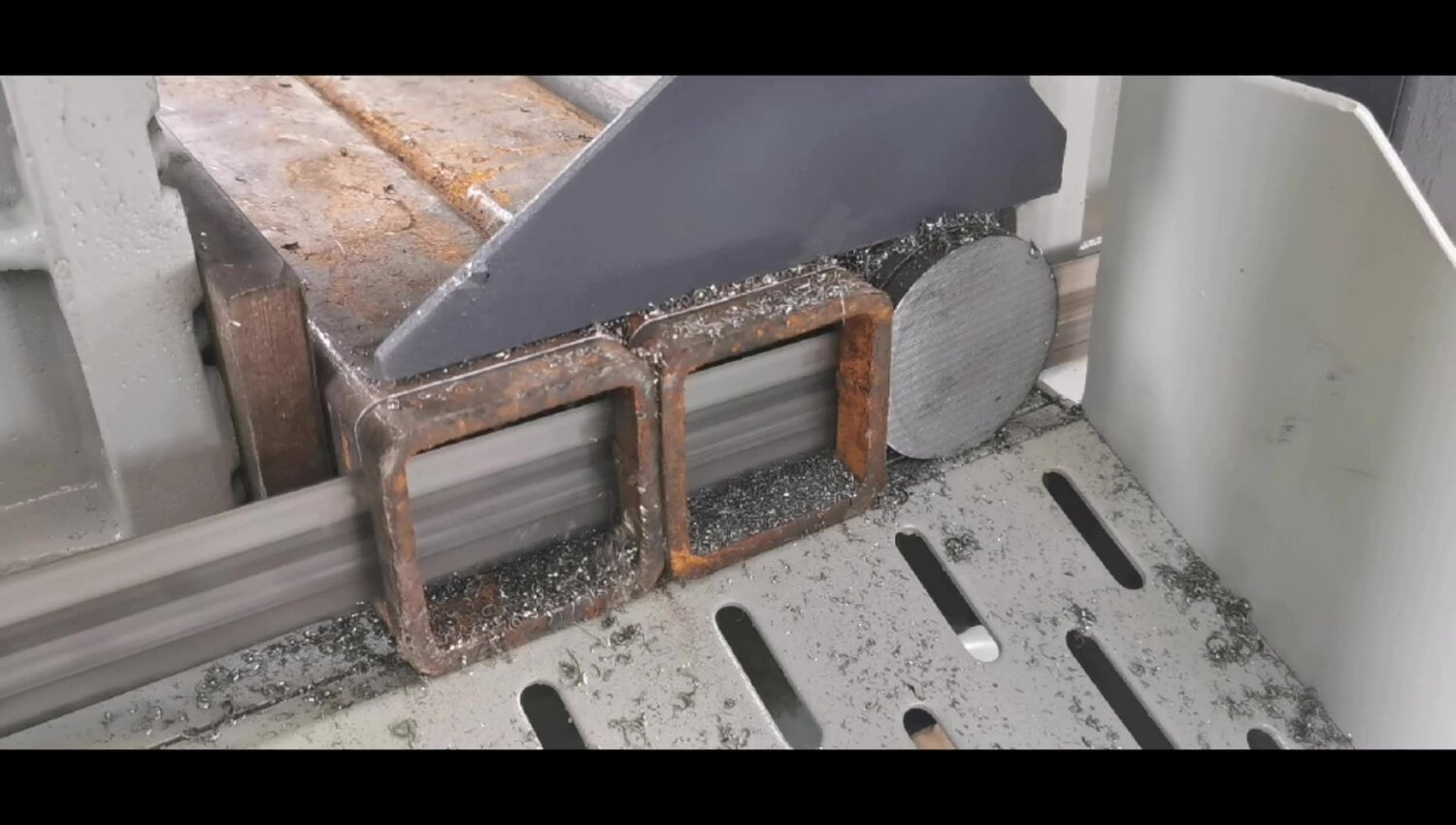 Ленточнопильная резка металла