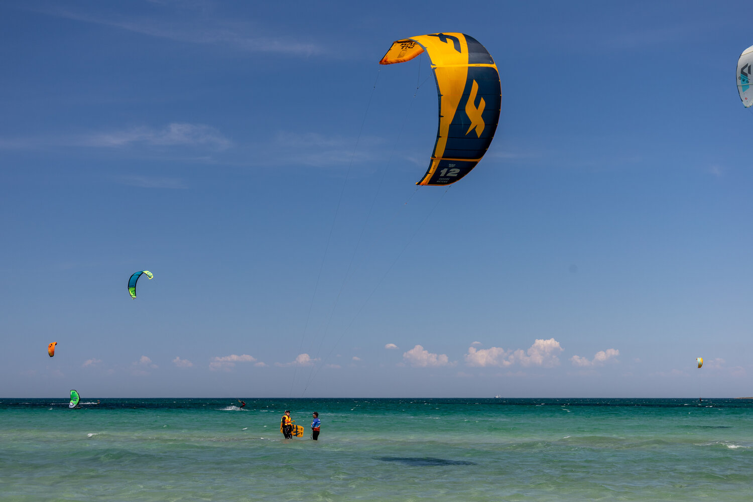 Групповое занятие кайтсерфингом
