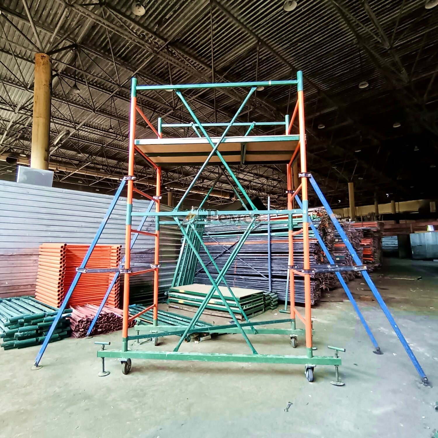 Аренда передвижных строительных вышек-тур