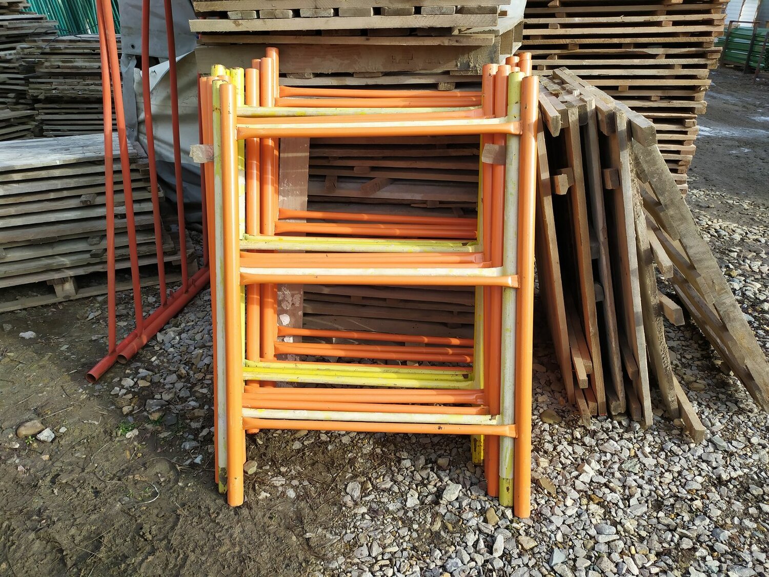 Аренда передвижных строительных вышек-тур