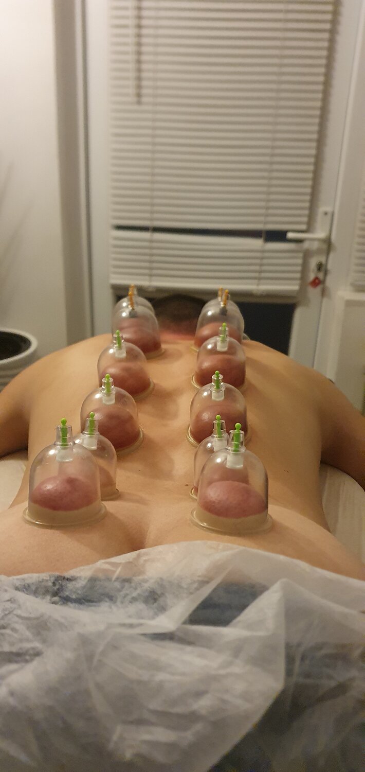 Массаж спины + коррекция позвоночника ( трастовые манипуляции) в Евпатории