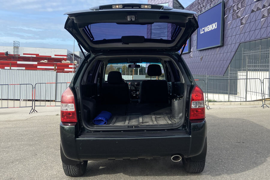 Аренда авто прокат Hyundai Tucson внедорожник темно-зеленый 2.0 л