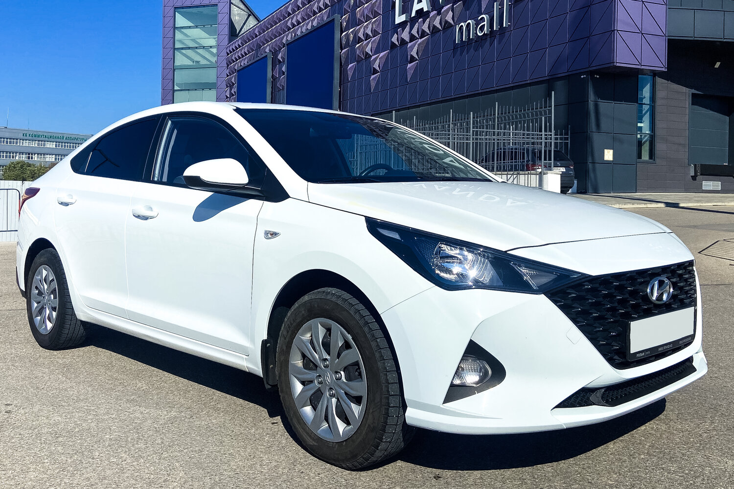 Прокат авто Аренда Hyundai Solaris (Хендай Солярис) седан белый 1.4 л