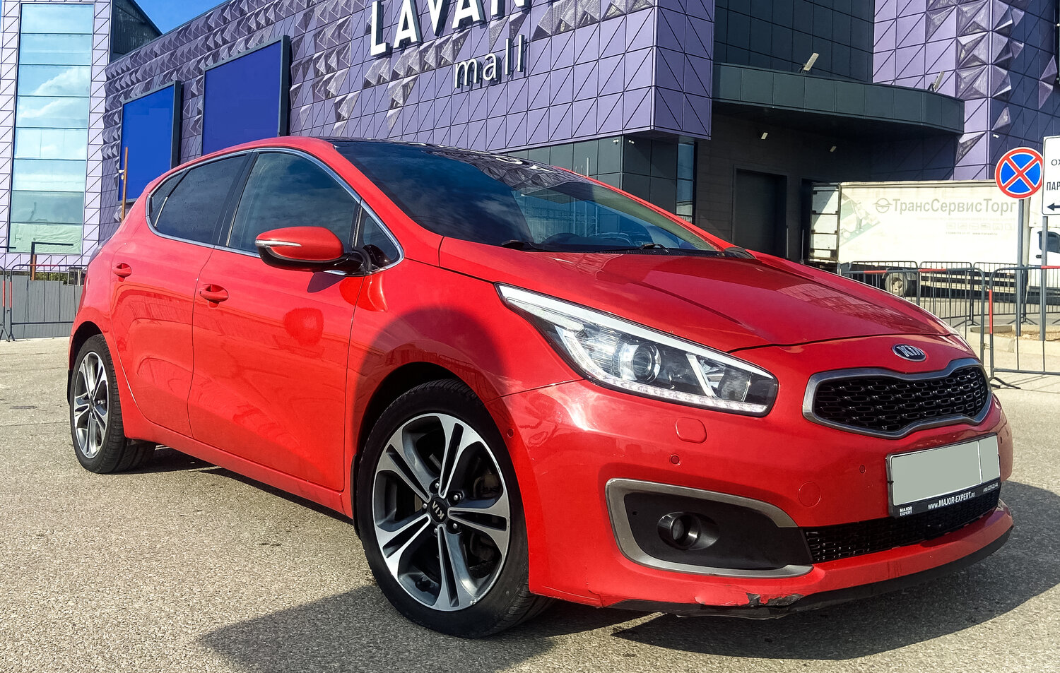 Аренда авто прокат Kia Ceed 3 (Киа Сид 3) хэтчбек красный 1.5 л
