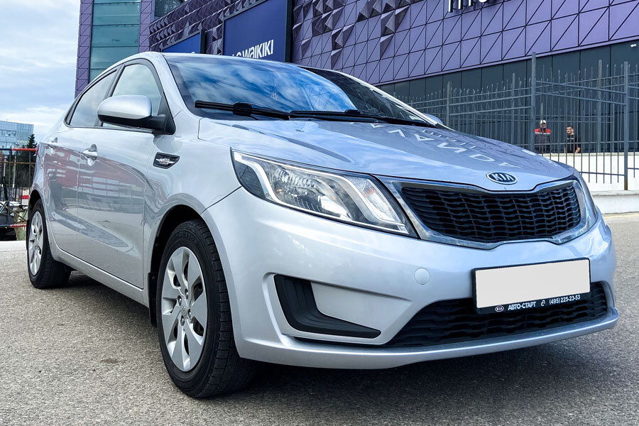 Аренда авто прокат авто Kia Rio (Киа Рио) седан серебристый 1.4 л