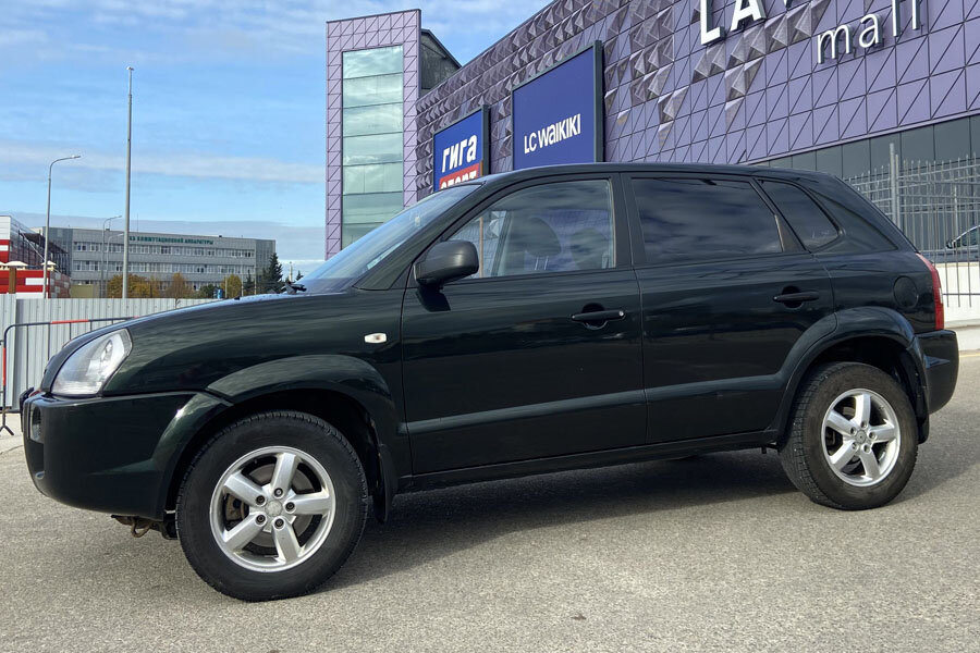 Аренда авто прокат Hyundai Tucson внедорожник темно-зеленый 2.0 л