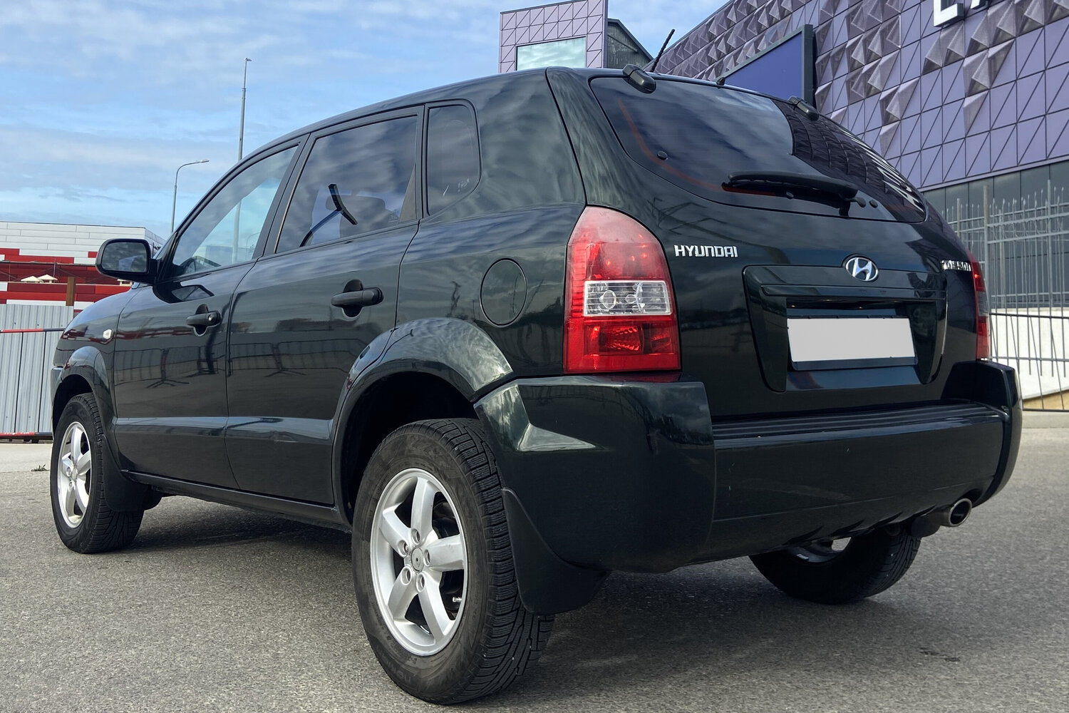 Аренда авто прокат Hyundai Tucson внедорожник темно-зеленый 2.0 л