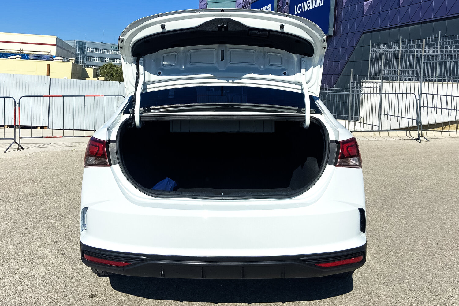 Прокат авто Аренда Hyundai Solaris (Хендай Солярис) седан белый 1.4 л