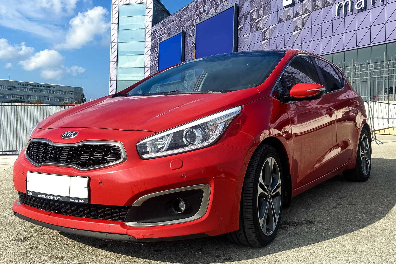 Аренда авто прокат Kia Ceed 3 (Киа Сид 3) хэтчбек красный 1.5 л