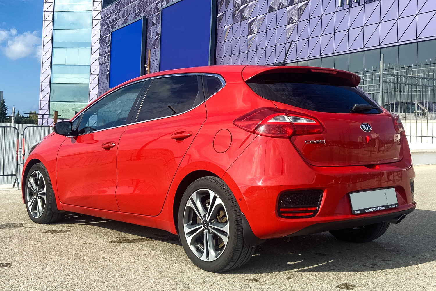 Аренда авто прокат Kia Ceed 3 (Киа Сид 3) хэтчбек красный 1.5 л