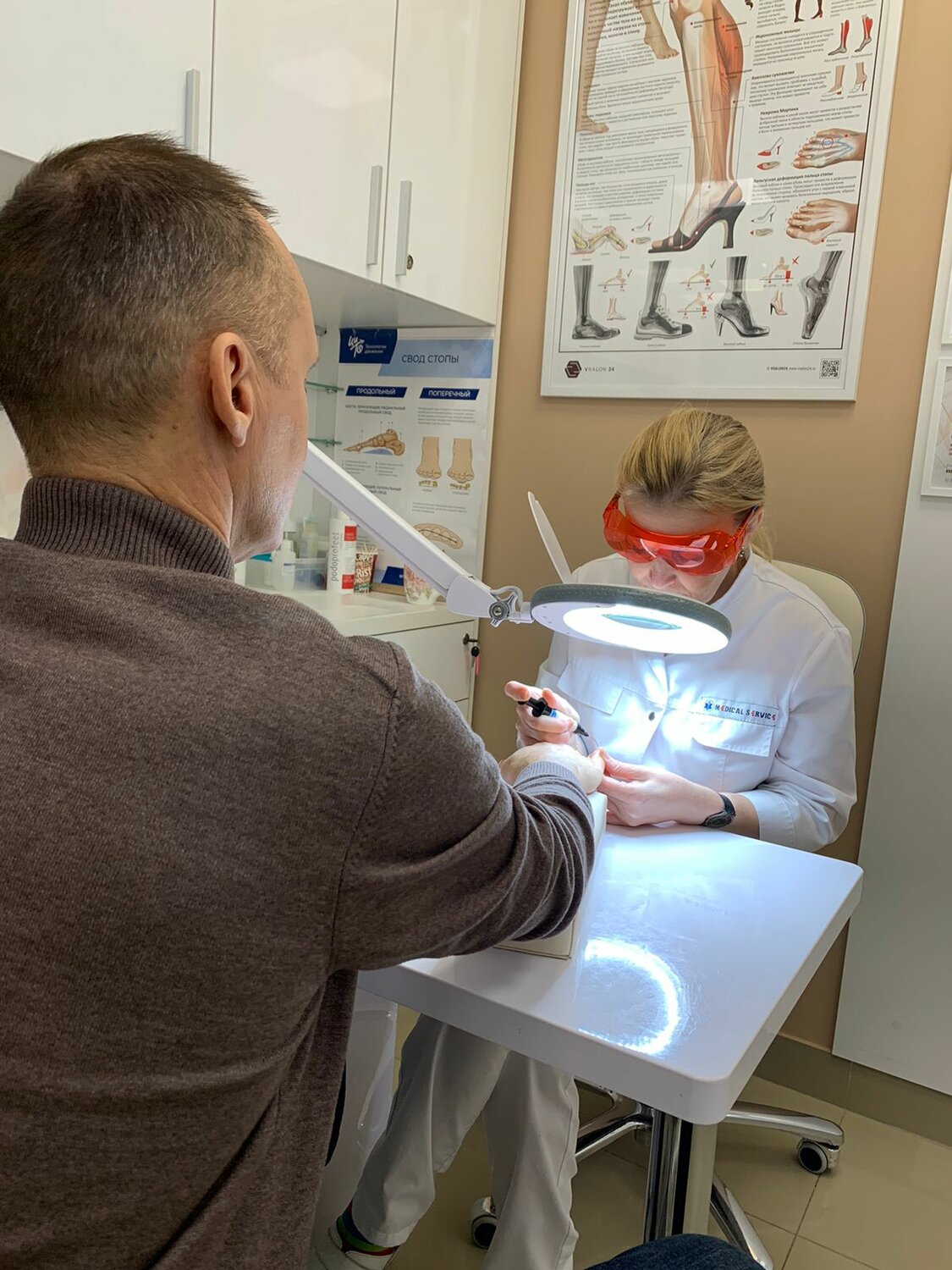 Мужской парамедицинский маникюр