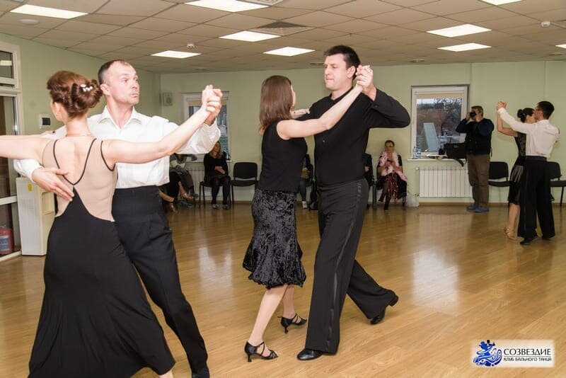 Занятия бальными танцами для взрослых (19-99 лет)