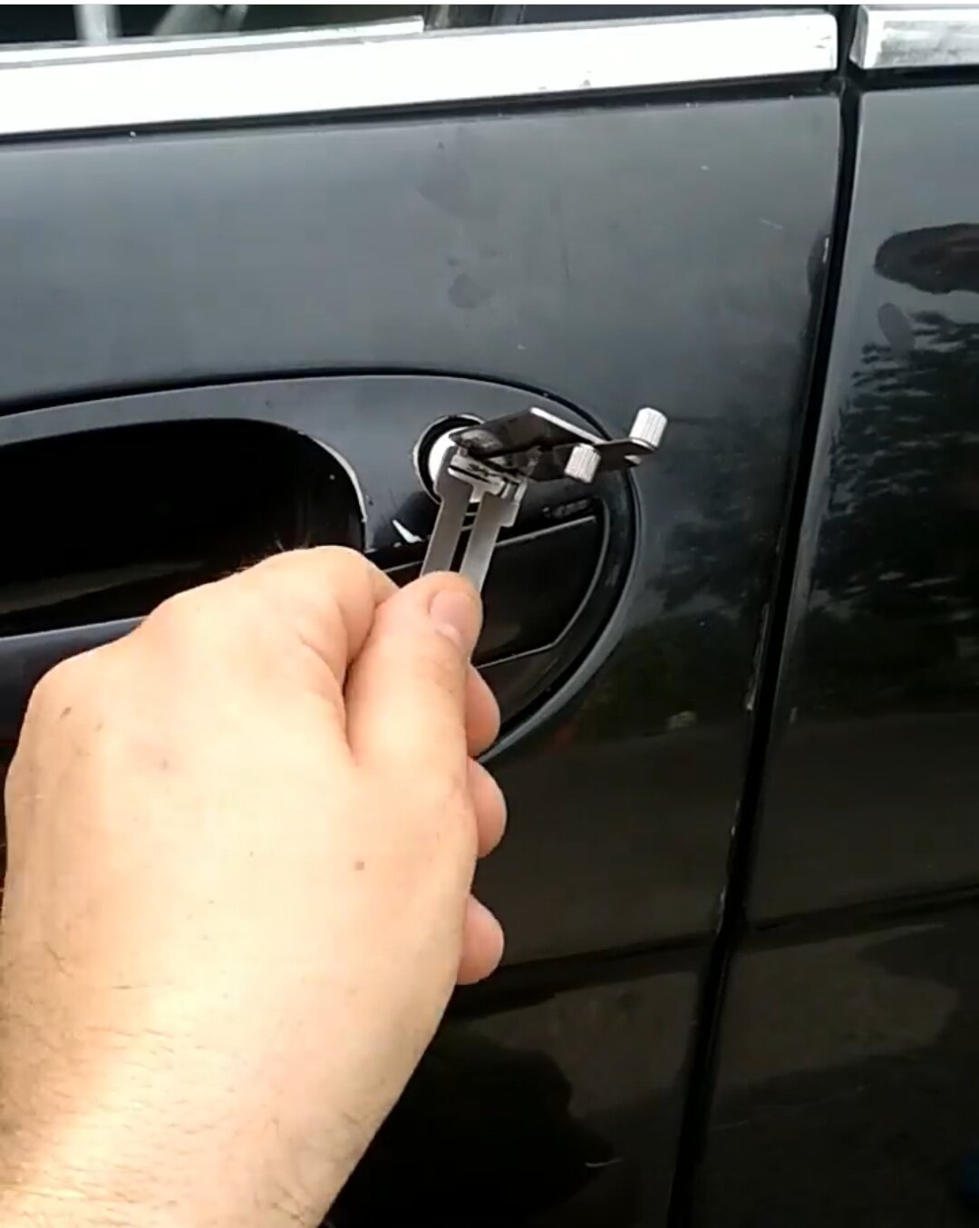 Вскрытие салона и замка автомобиля.