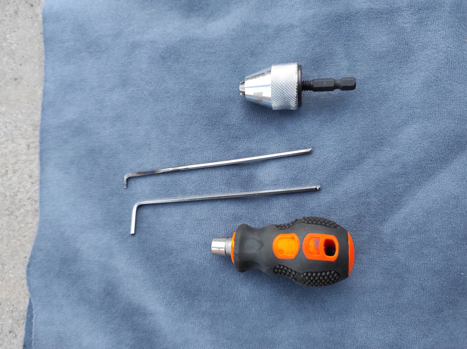 Вскрытие дверного замка