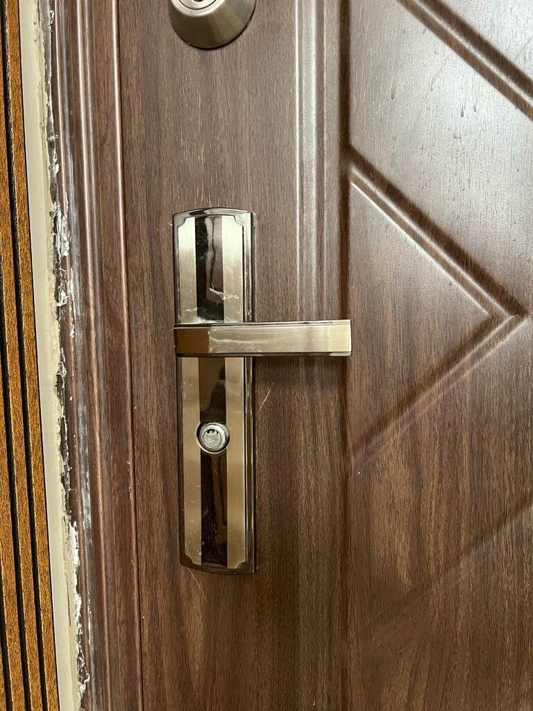 Вскрытие дверного замка