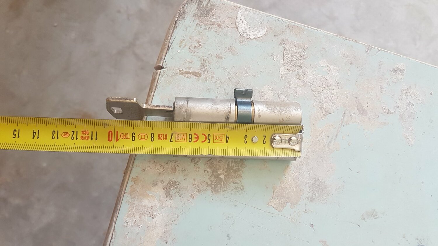 Замена цилиндра дверного замка