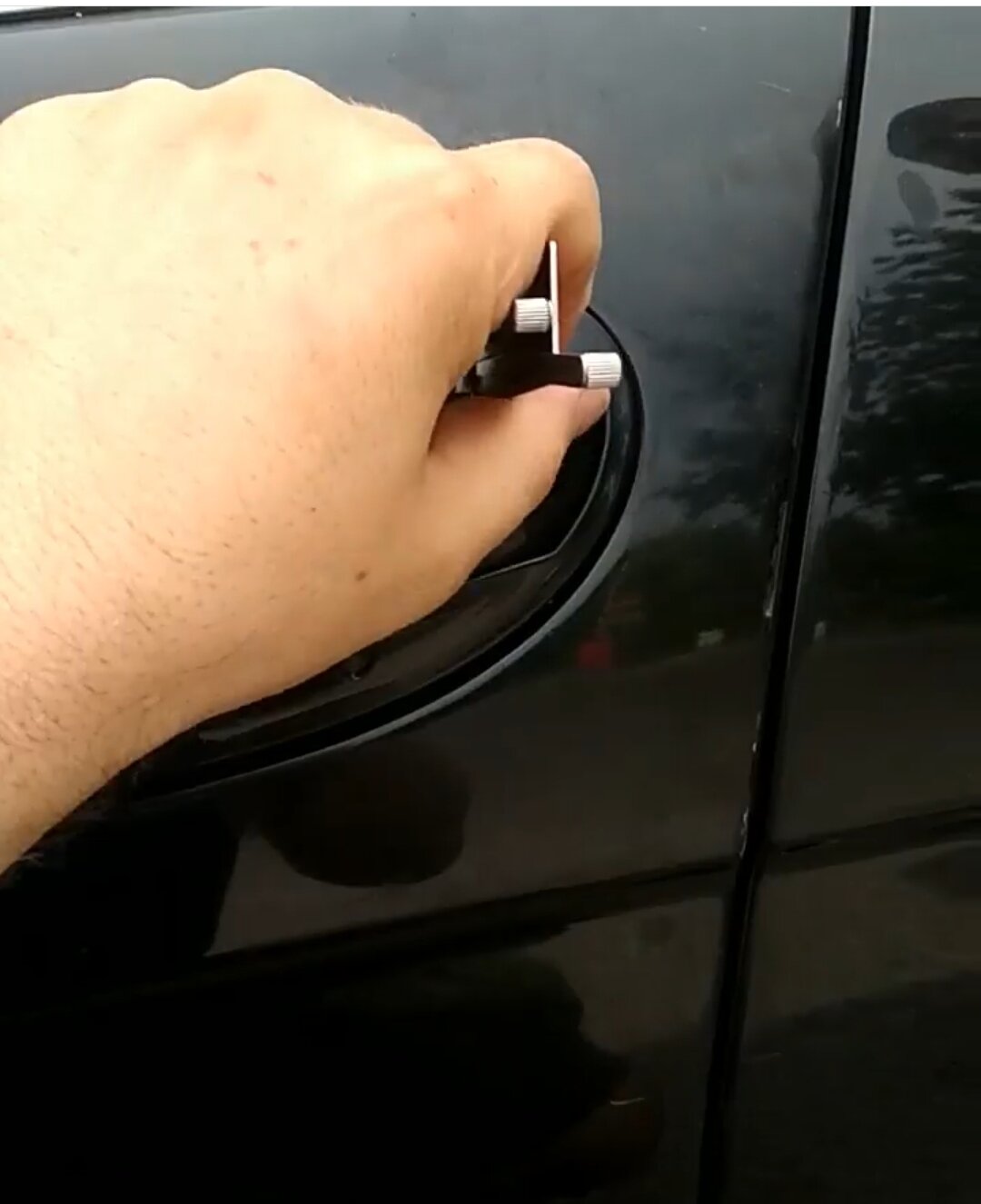 Вскрытие салона и замка автомобиля.