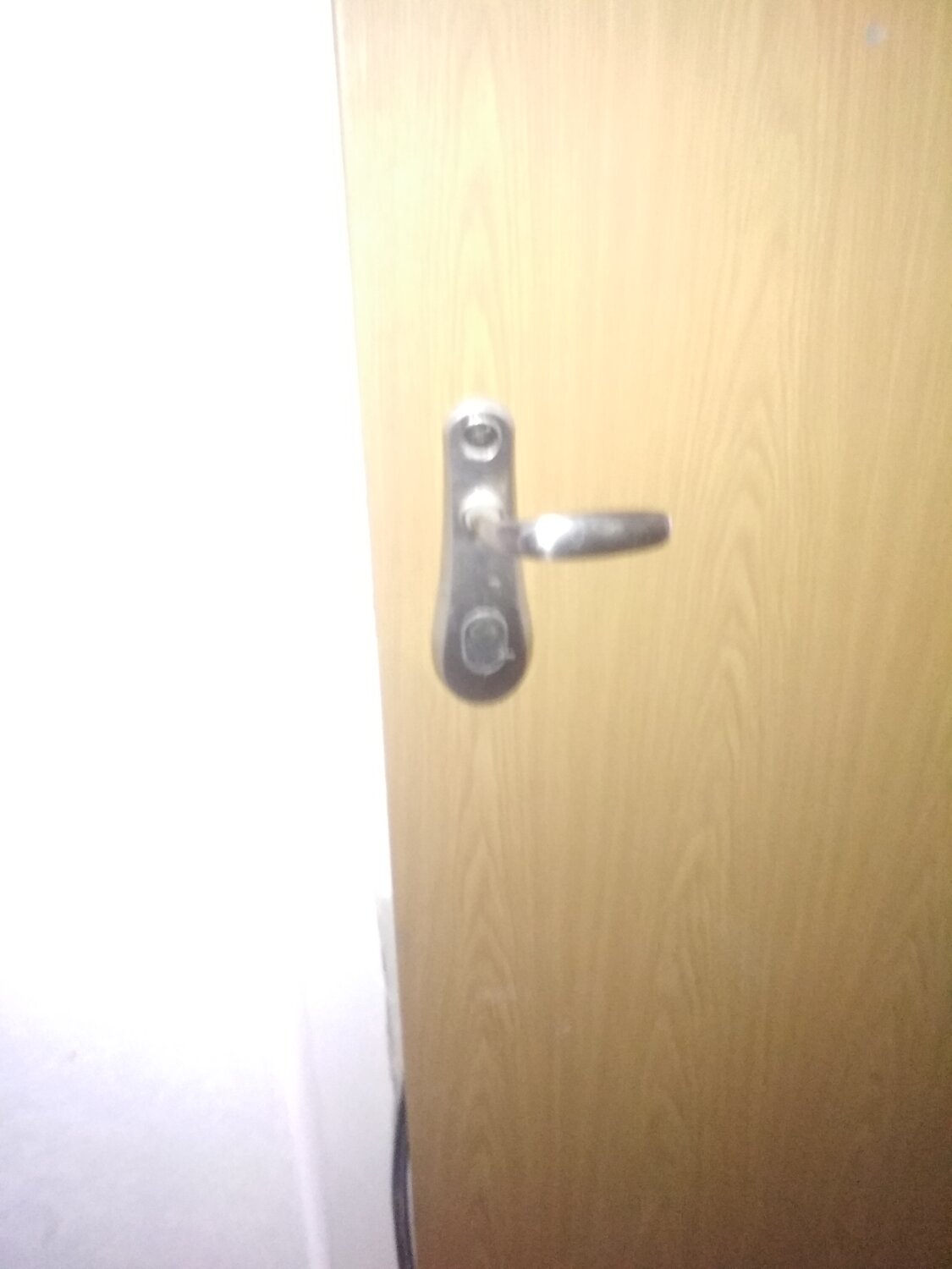 Монтаж броненакладки на дверной замок