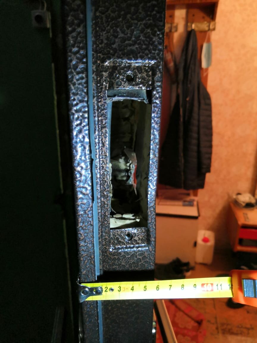 Отрегулировать дверные петли