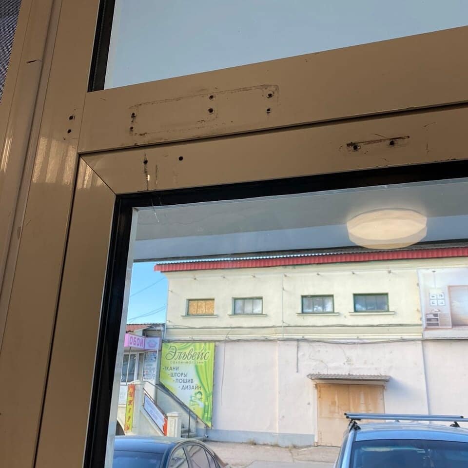 Ремонт дверного доводчика