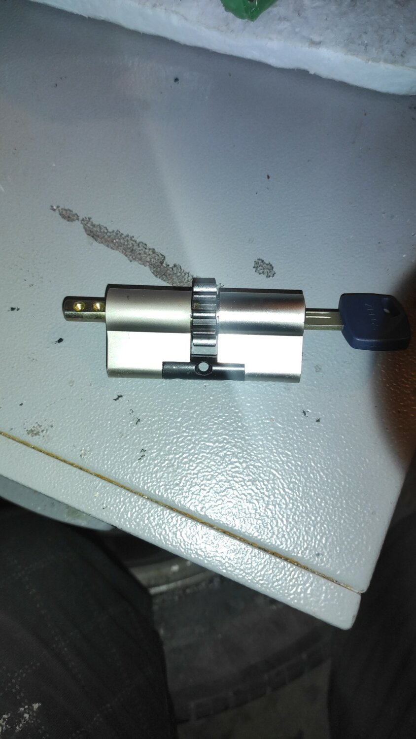 Замена цилиндра дверного замка