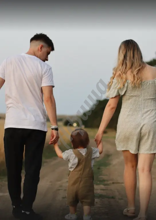 Семейная фотосессия в теплых тонах