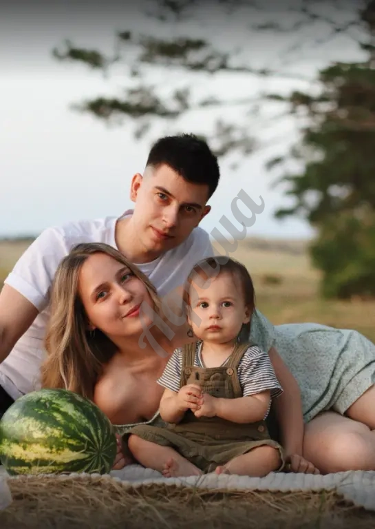 Семейная фотосессия в теплых тонах