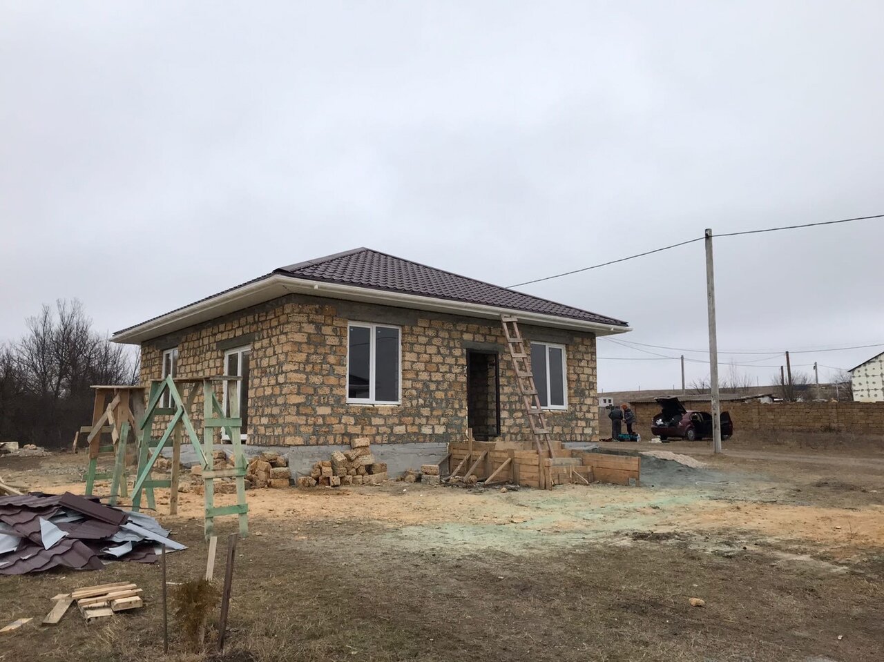 Монтаж кровли из металлочерепицы
