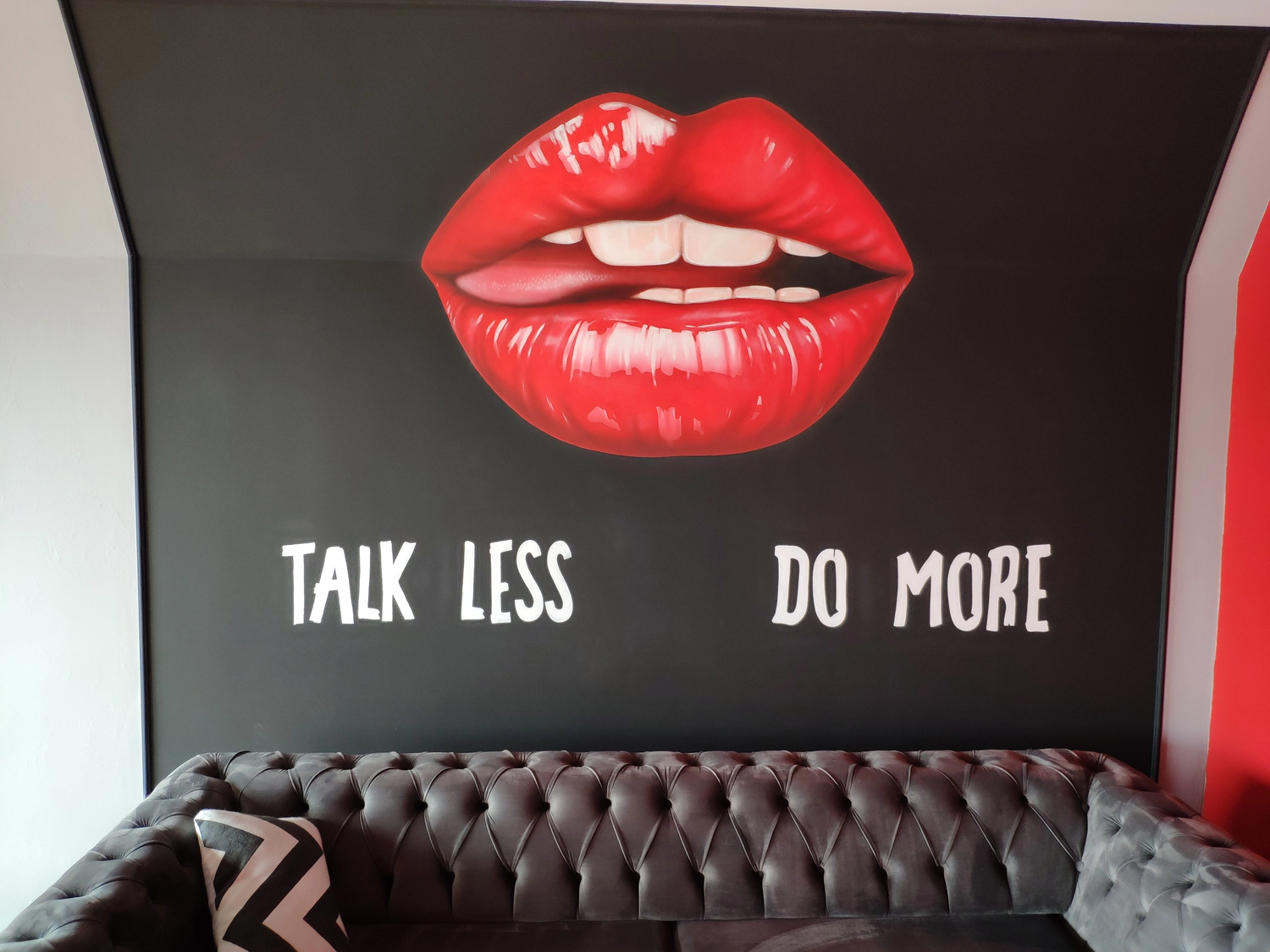 Роспись стен акрилом