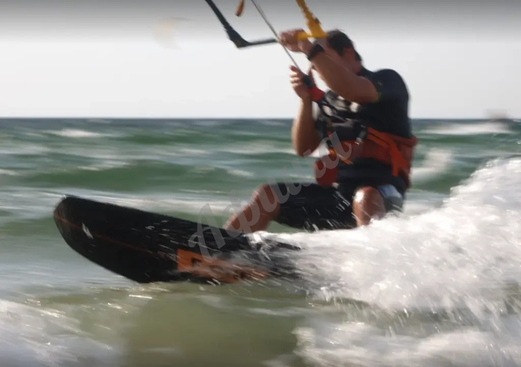 Занятие по кайтсерфингу: индивидуально, абонемент на месяц, 8 занятий