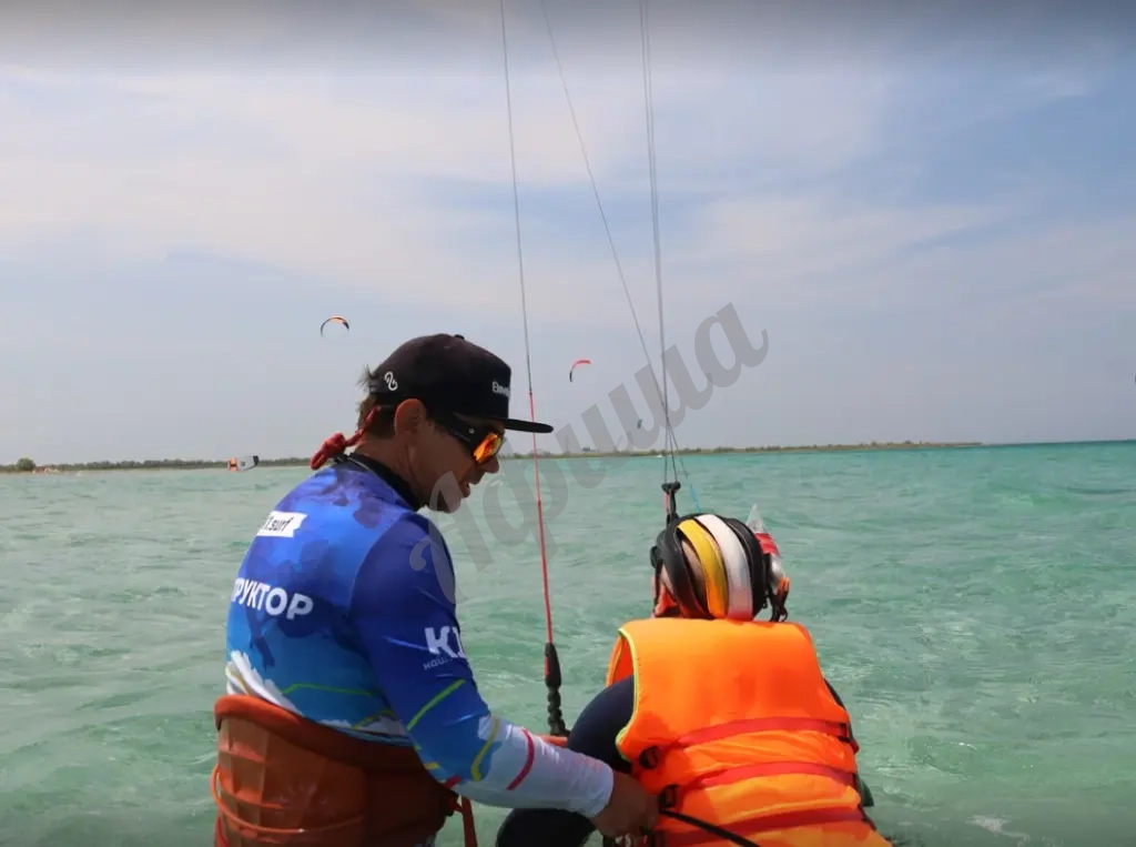 Занятие по кайтсерфингу: индивидуально, абонемент на месяц, 12 занятий