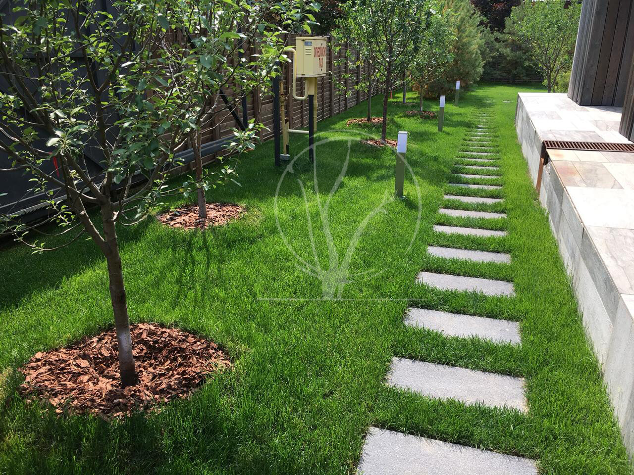 Устройство газона