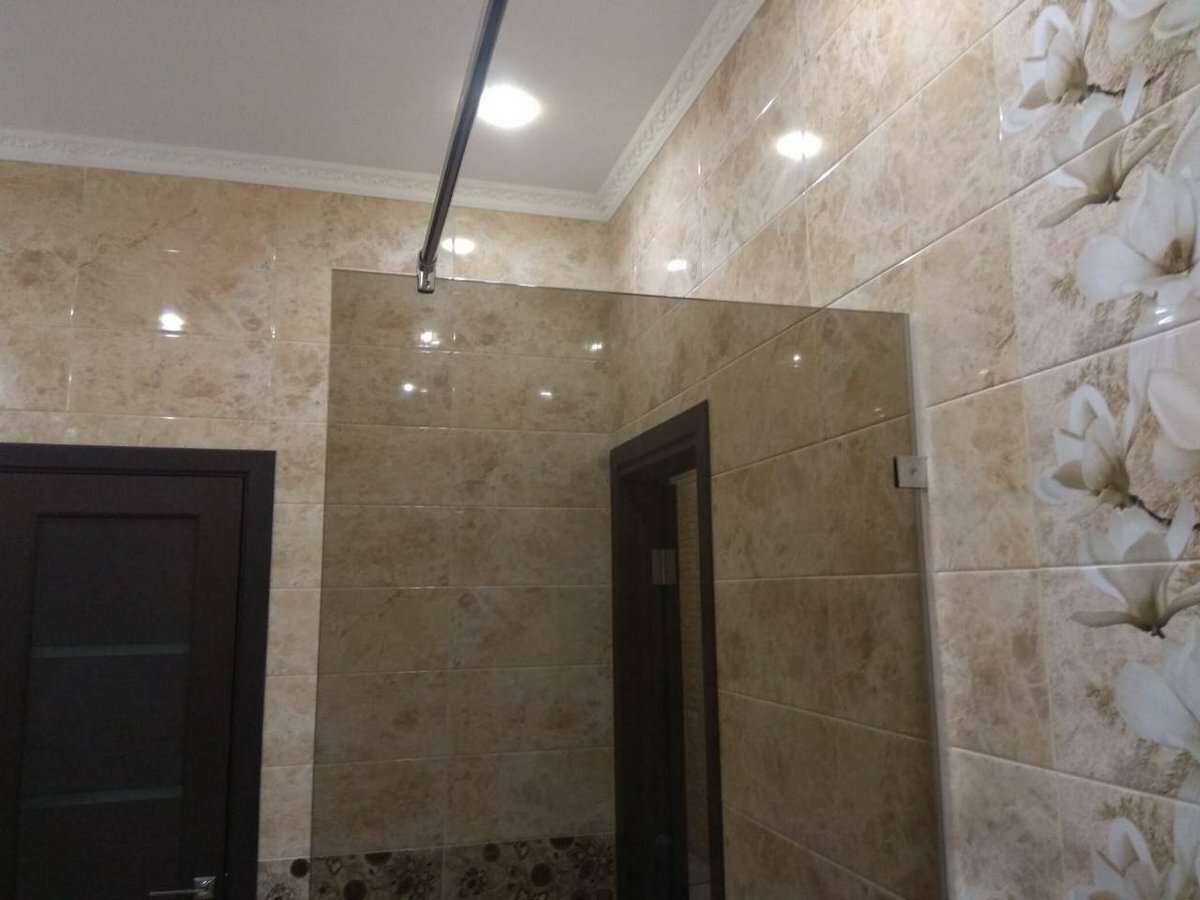 Монтаж экрана на ванну