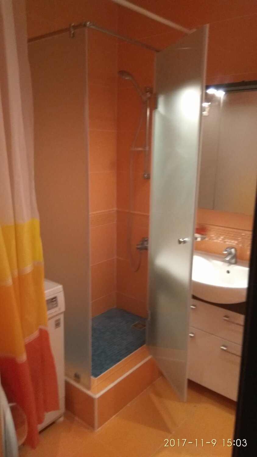 Угловая душевая кабина на заказ