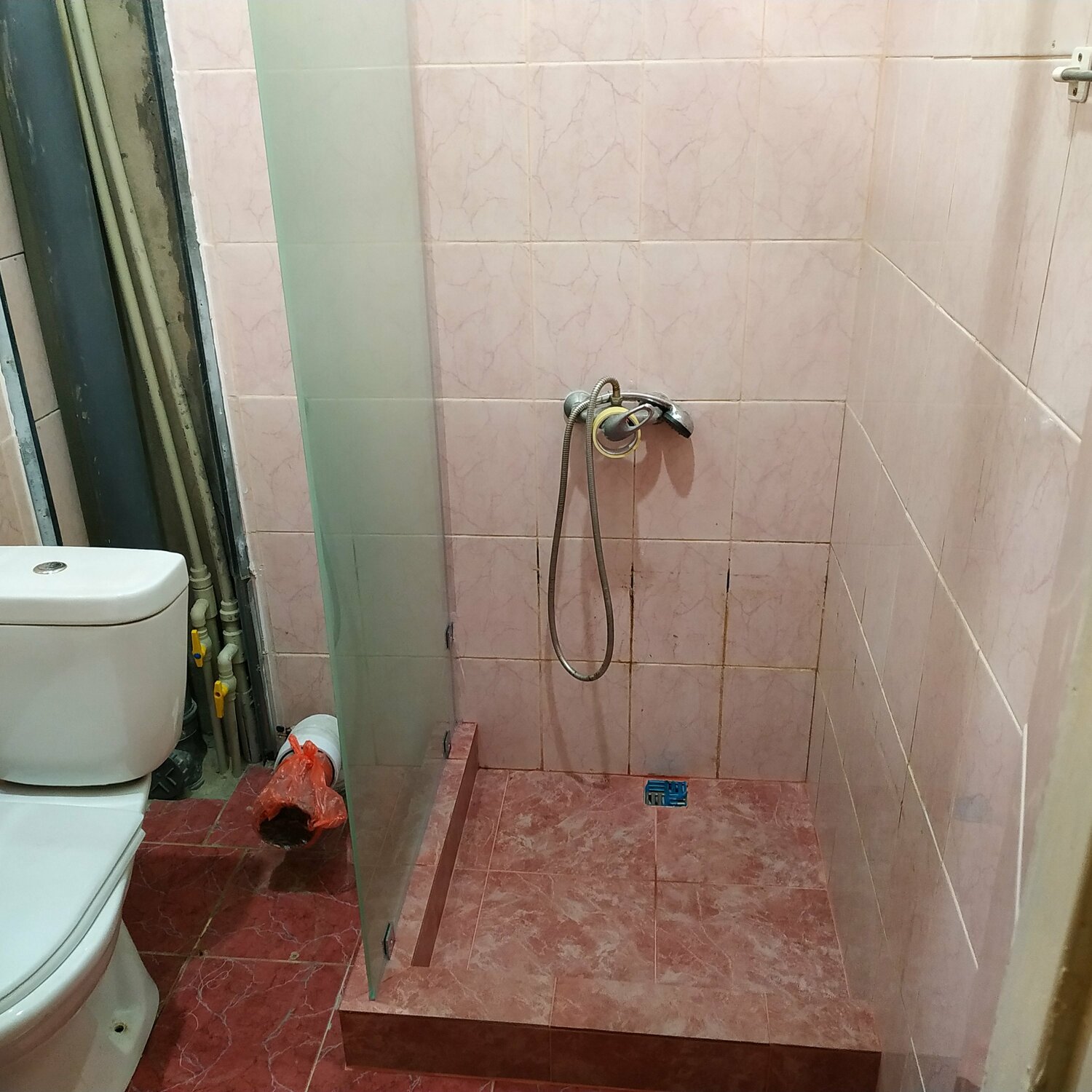 Стеклянная шторка на заказ