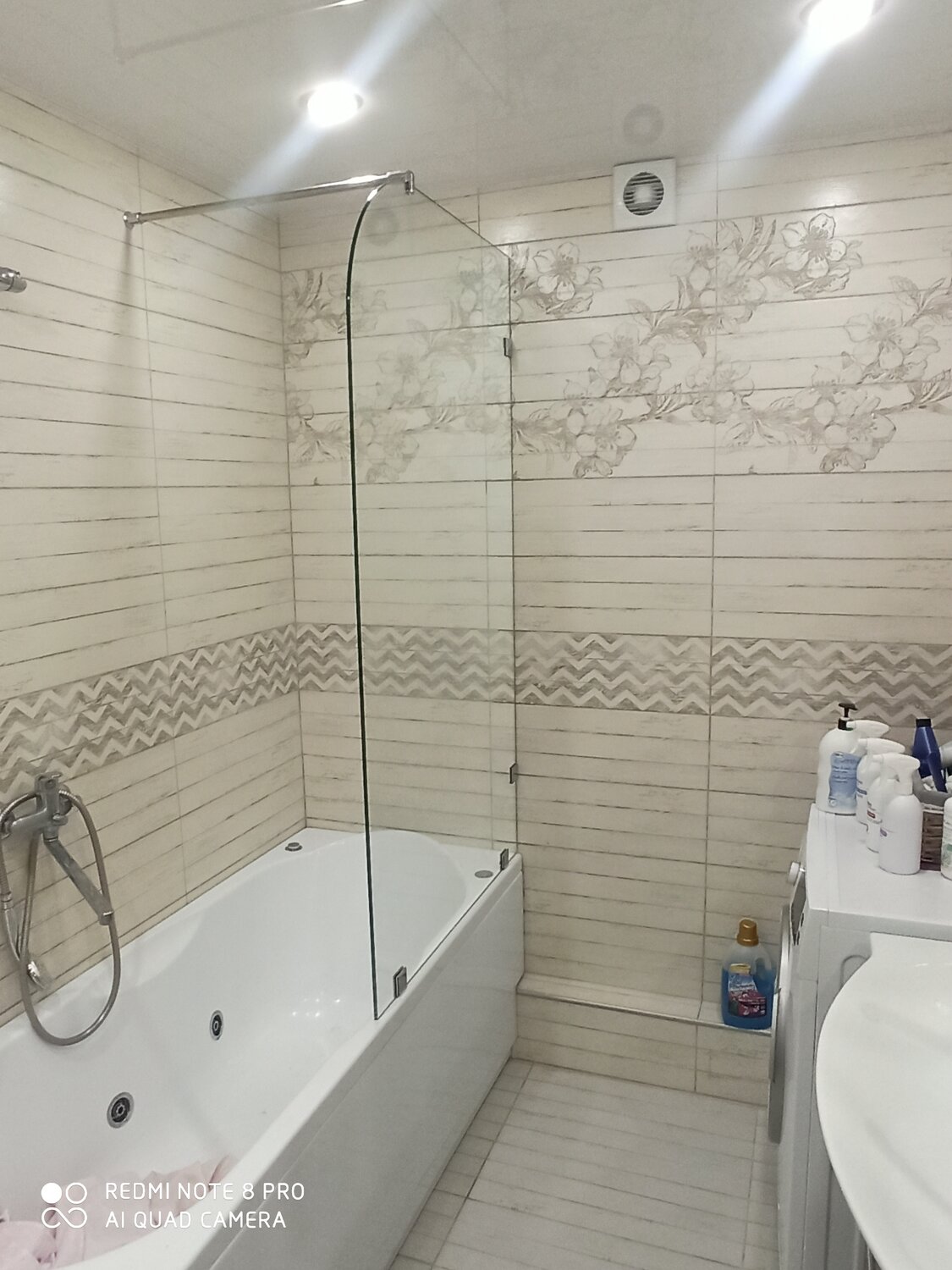 Стеклянная шторка на заказ