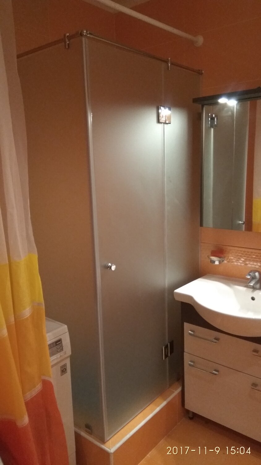 Угловая душевая кабина на заказ