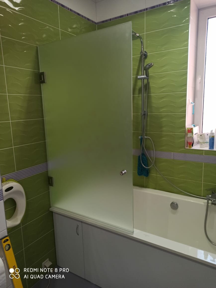 Стеклянная шторка на заказ