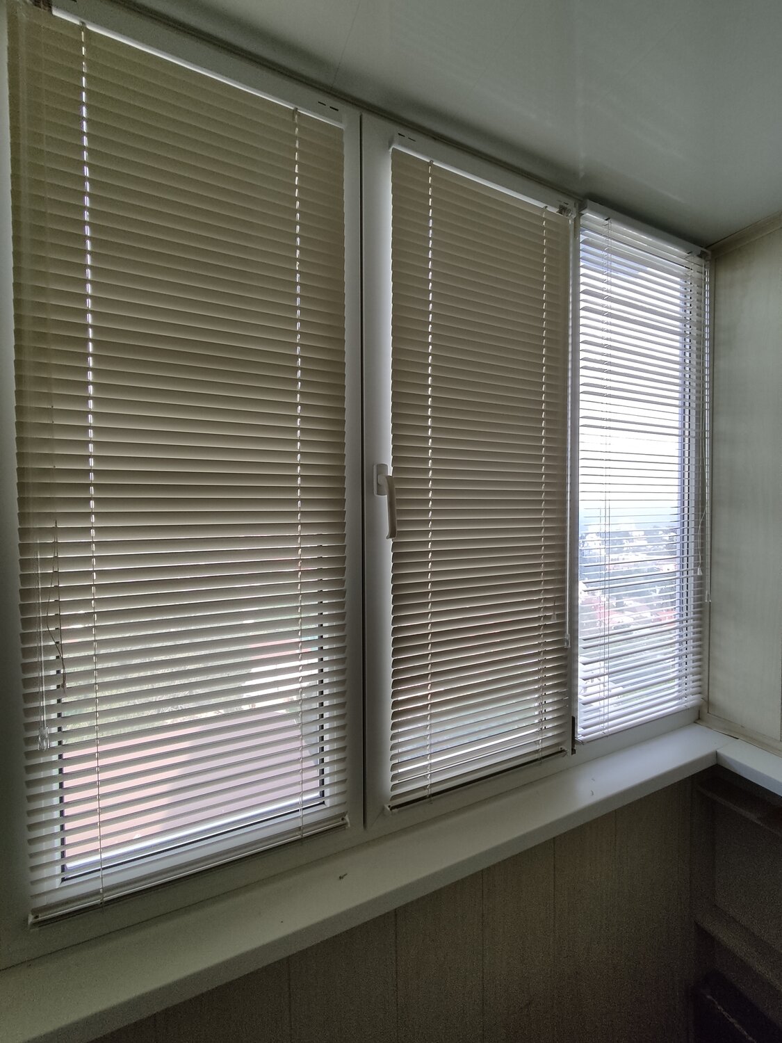 Повесить жалюзи