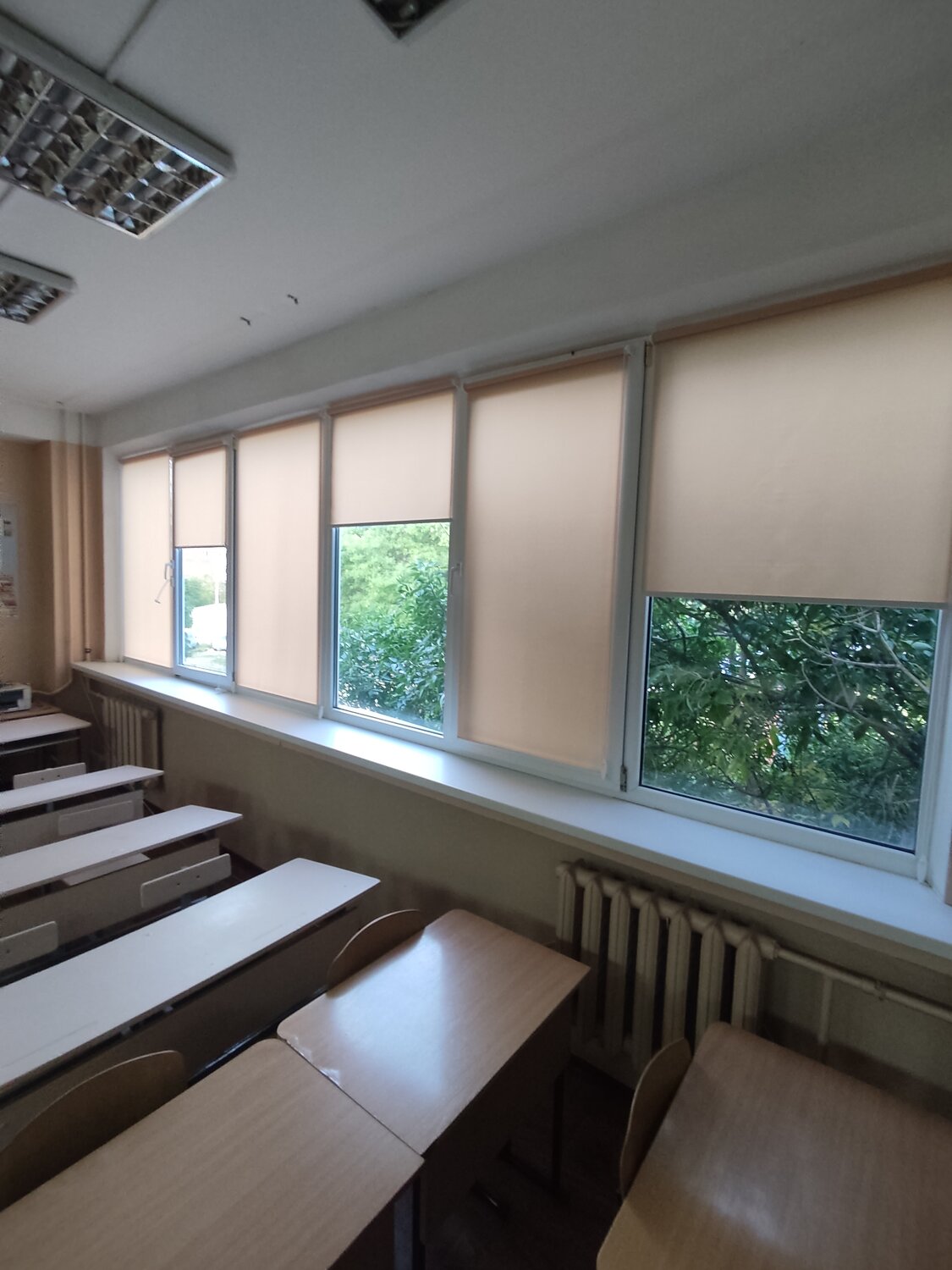 Повесить жалюзи