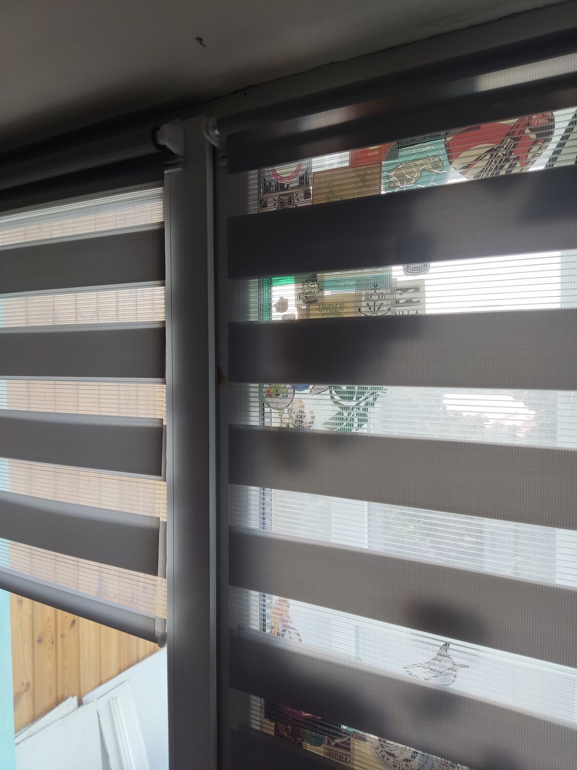 Повесить жалюзи