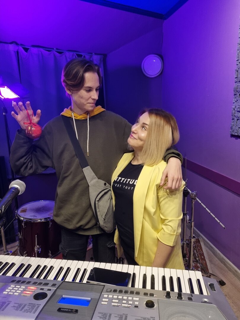 Занятие с преподавателем по музыке