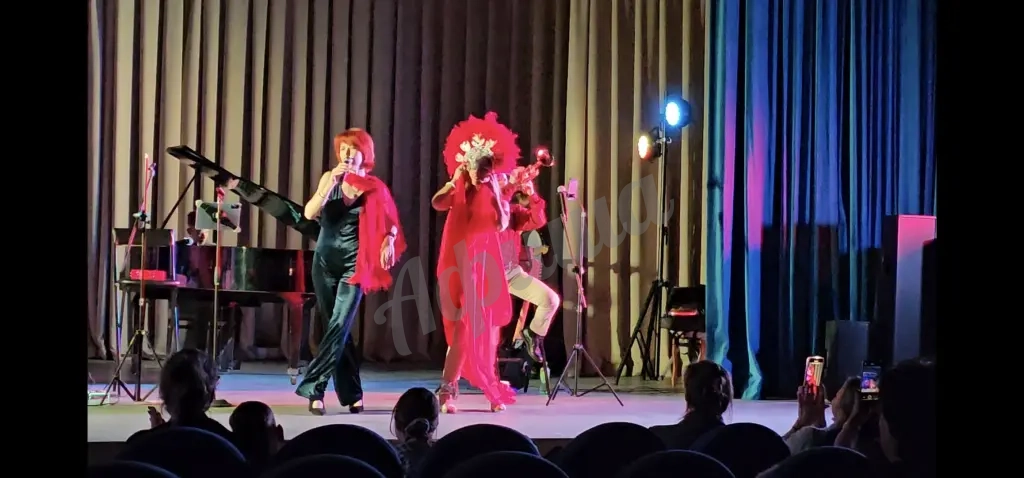 Вокалистка (джаз, блюз, соул, поп, эстрада)