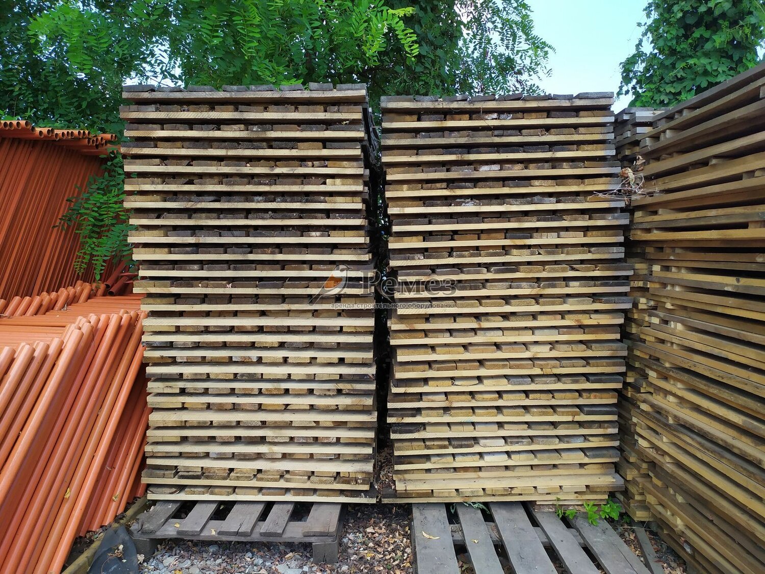 Продажа б/у строительных лесов рамных