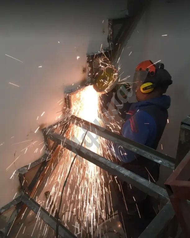 Демонтаж лестниц