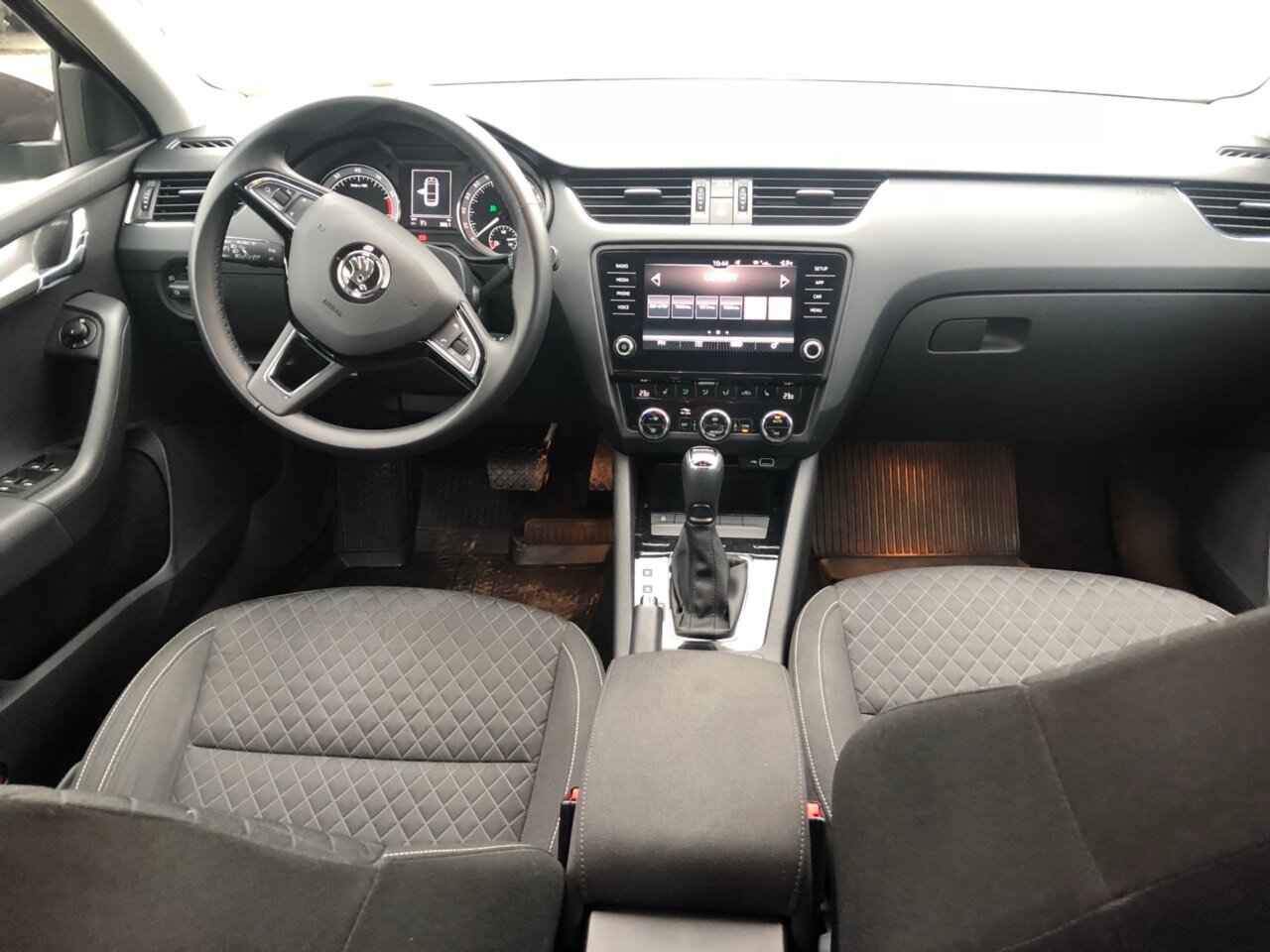 Skoda A7 в аренду — стиль и комфорт для вашего путешествия